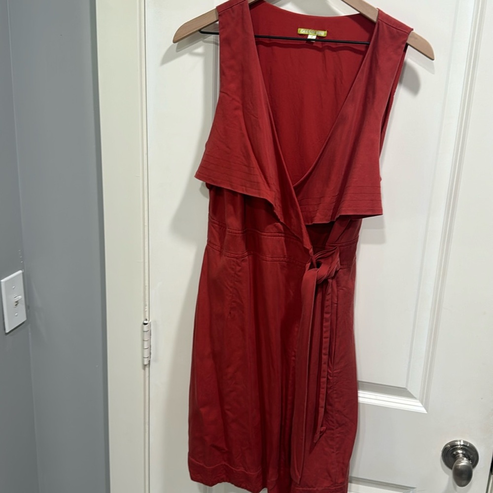 Super cute rust color sleeveless dress by Gianni Bini size medium